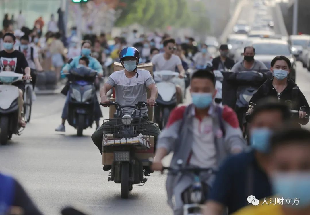 做头盔的产业链的上市公司有哪些？