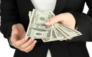 本人已坐牢，欠的银行贷款还要还吗？