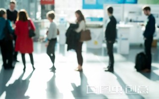 如何以正规的方式走医院的后门？