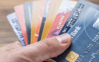 (信用卡逾期一个月会怎么样)信用卡无法按时偿还,银行会怎么办？