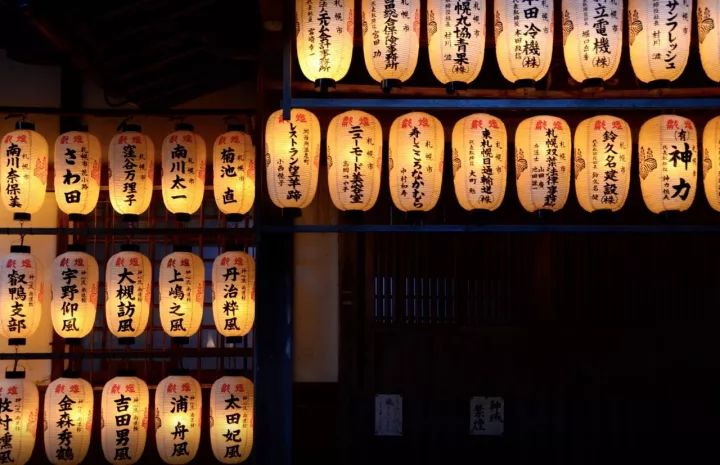 暑期去哪里旅游买机票便宜？-第1张图片-牧野网