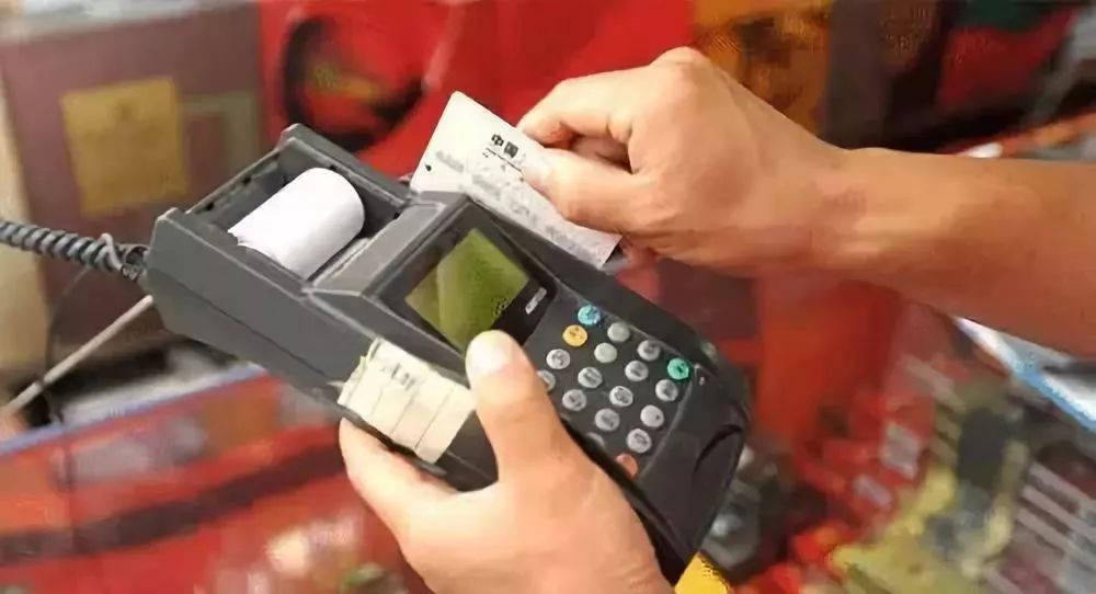 信用卡“边刷边还”有利于提额还是降额？-第1张图片-牧野网