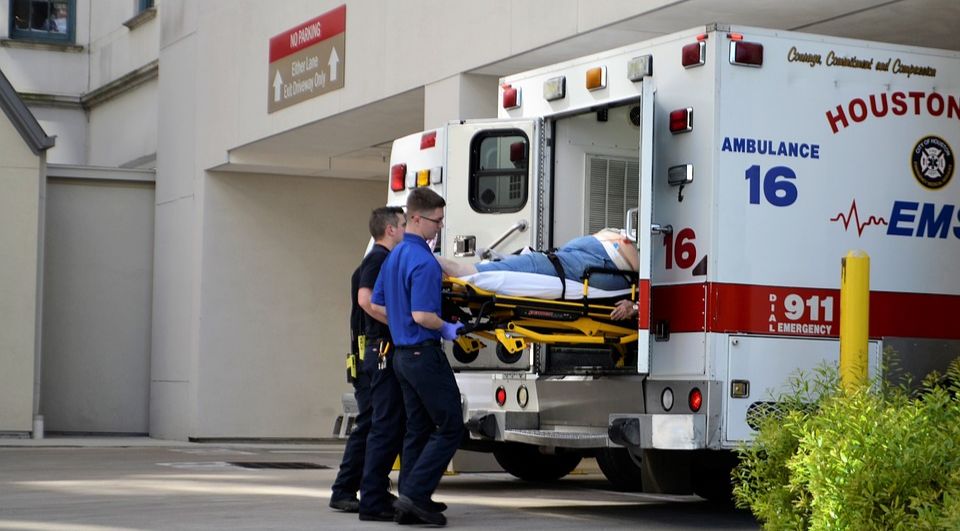 成人如何配置意外险？交通意外，要买驾乘意外险吗？-第2张图片-牧野网