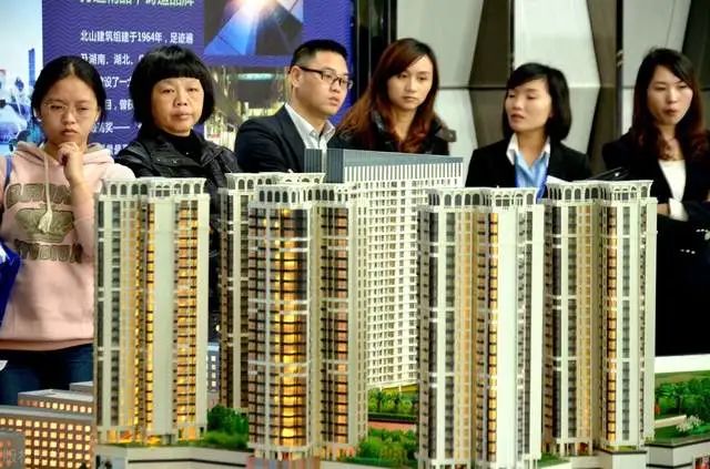 房地产市场的涨幅过度透支 要做好泡沫破灭的准备-第1张图片-牧野网